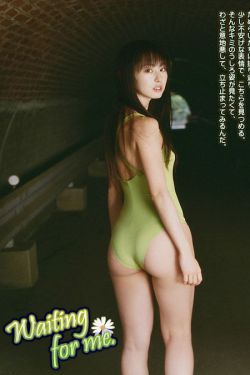 美女挤奶